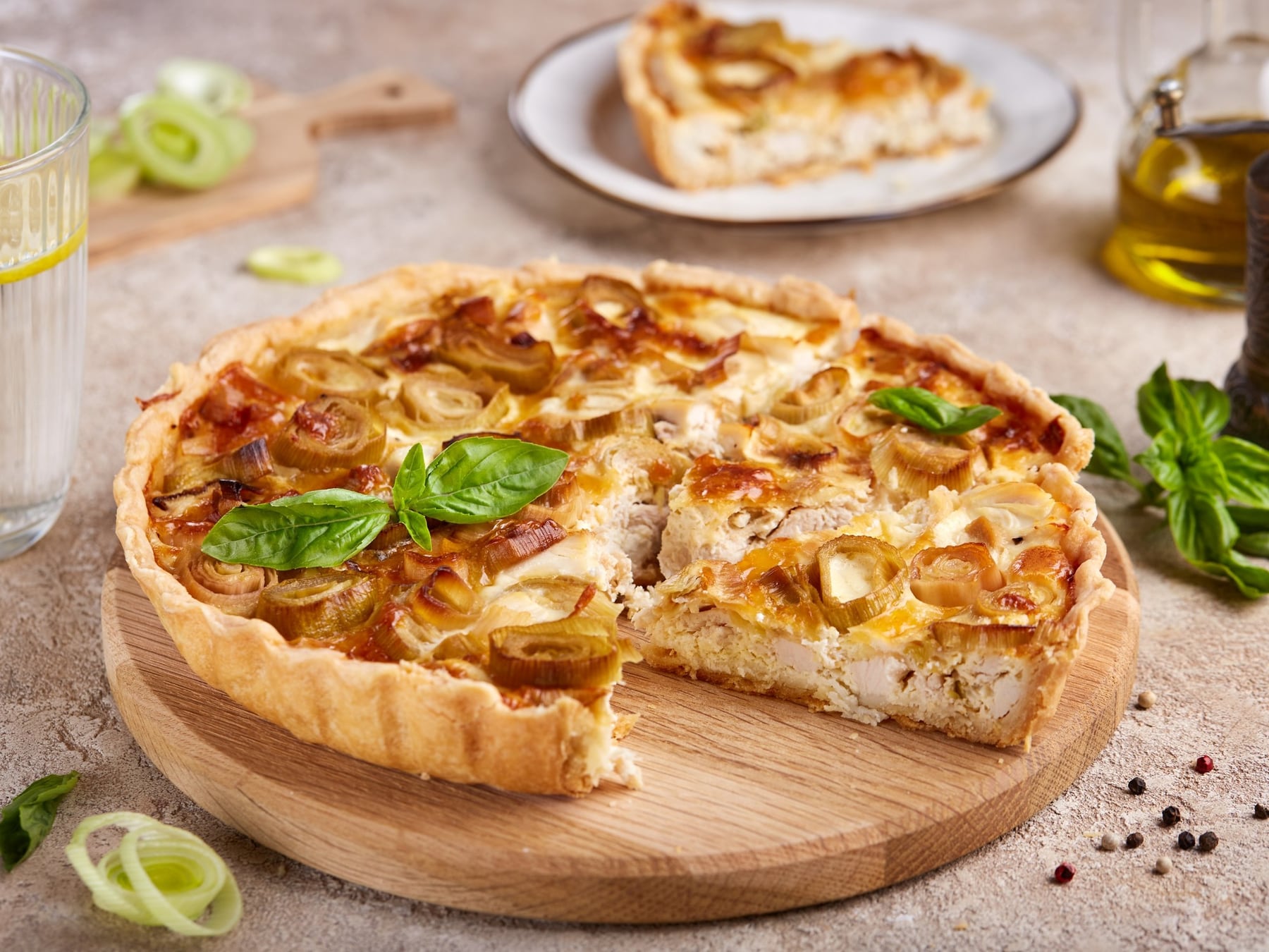 Tarta de pollo reutilizado: combinaciones de relleno y masa casera para variar el menú sin volver a la verdulería