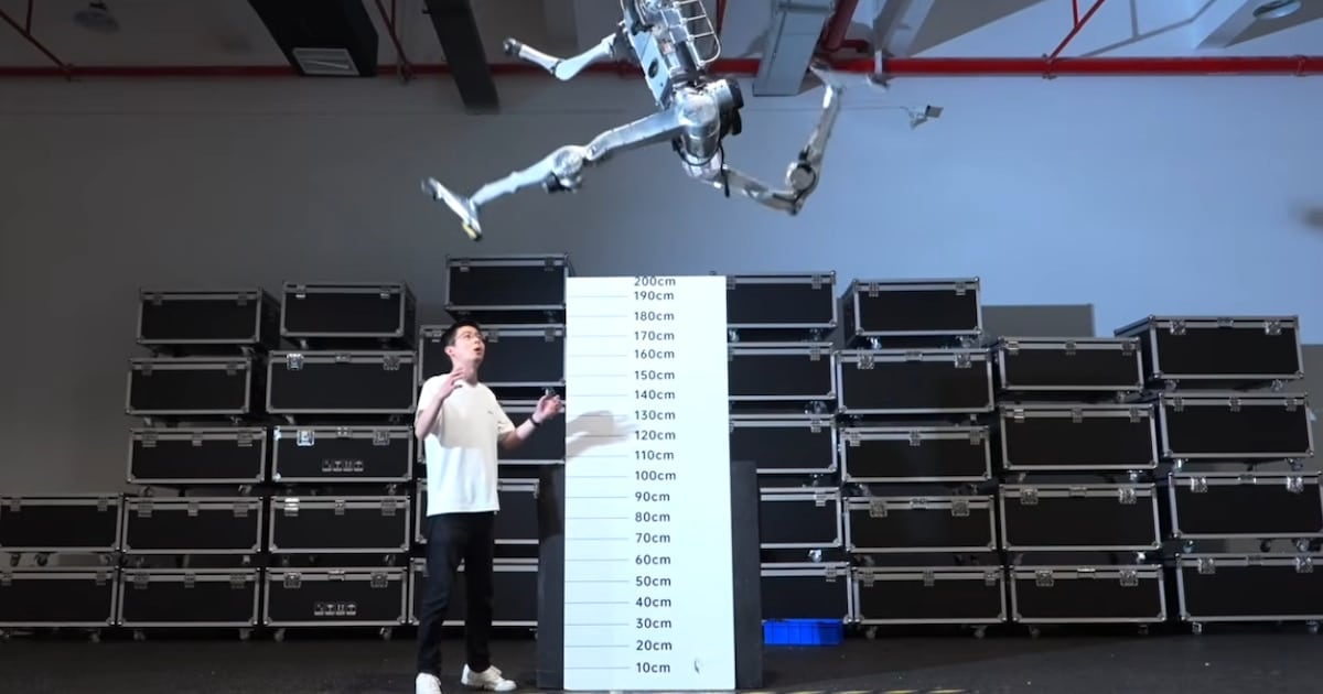 El celular en la cabeza y la inteligencia artificial que aprende a cortar cebollas