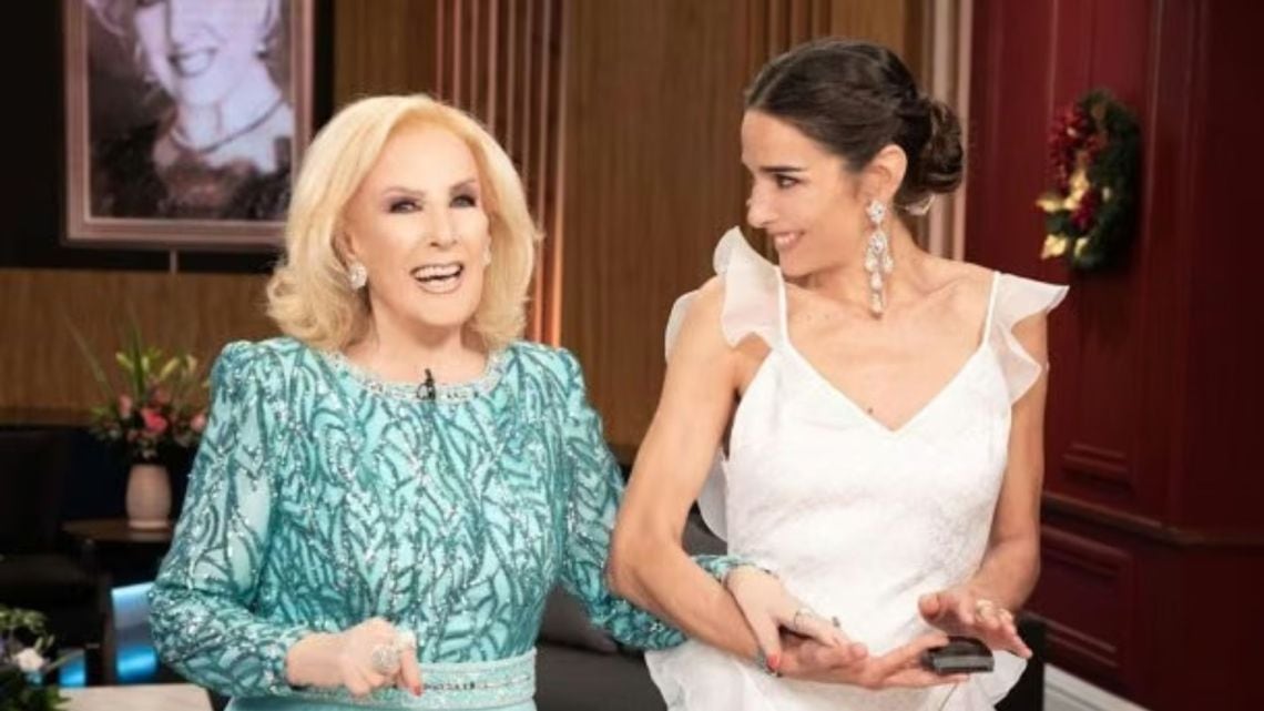 Juana Viale se queda al mando: la producción blindó el reemplazo mientras Mirtha Legrand pelea por volver a su casa