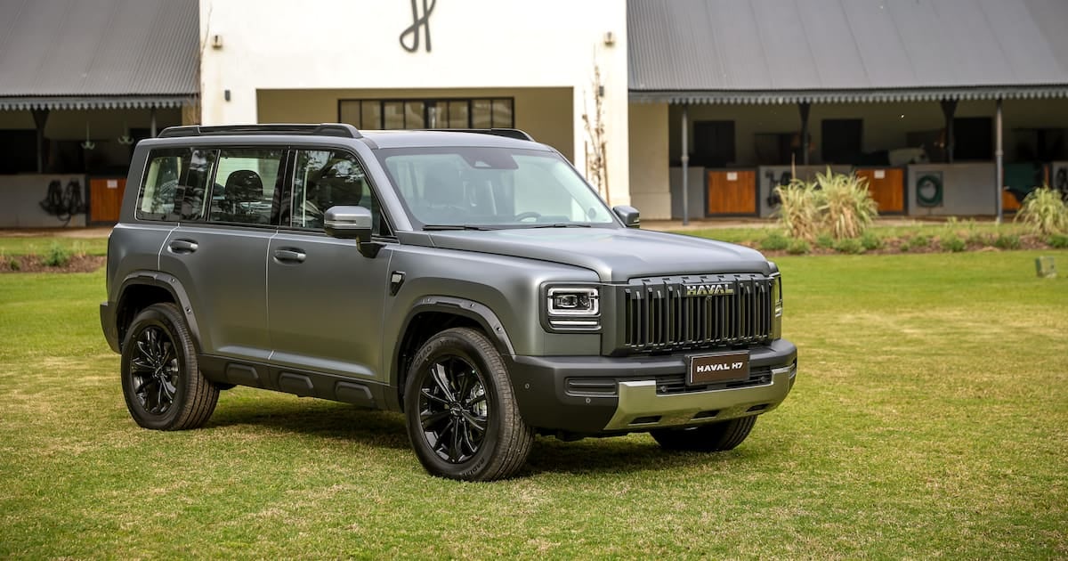 El SUV que GWM acaba de soltar en la Argentina y la pregunta de los mil dólares: ¿conviene pagar la versión que se mueve sola por la ciudad?