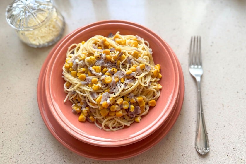 Espaguetis con choclo y queso rallado: una pasta cremosa que se resuelve en media hora