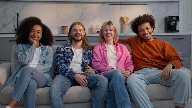 Doce series para hacer base en el sillón: del vértigo del colapso a la ternura de Corfú