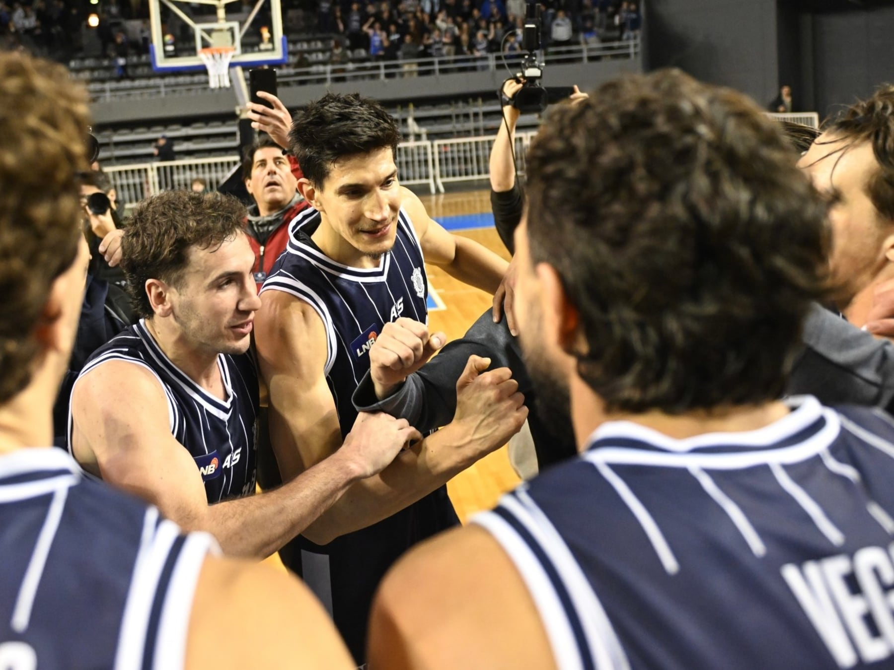 El Milrayitas arrancó su temporada 40 con una victoria que vale doble: lo aguantó al campeón hasta el final