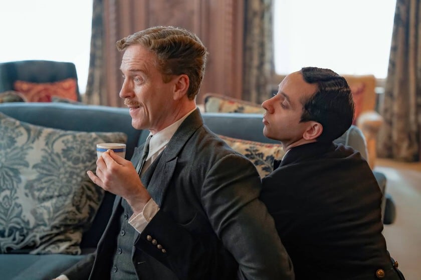 Los Davenport, su mansión y el caos: llega "Fackham Hall", la comedia que se ríe de los dramas de época