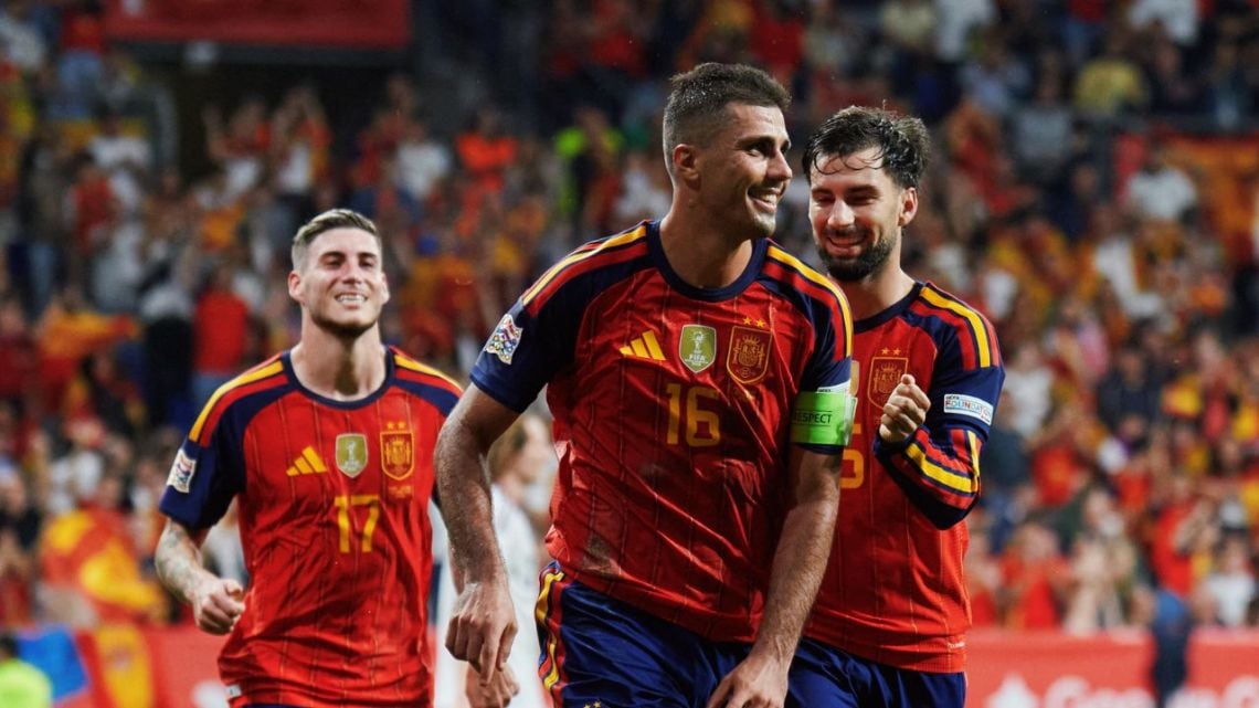 España no suelta el invicto: venció 3-1 a Chequia y manda en su grupo