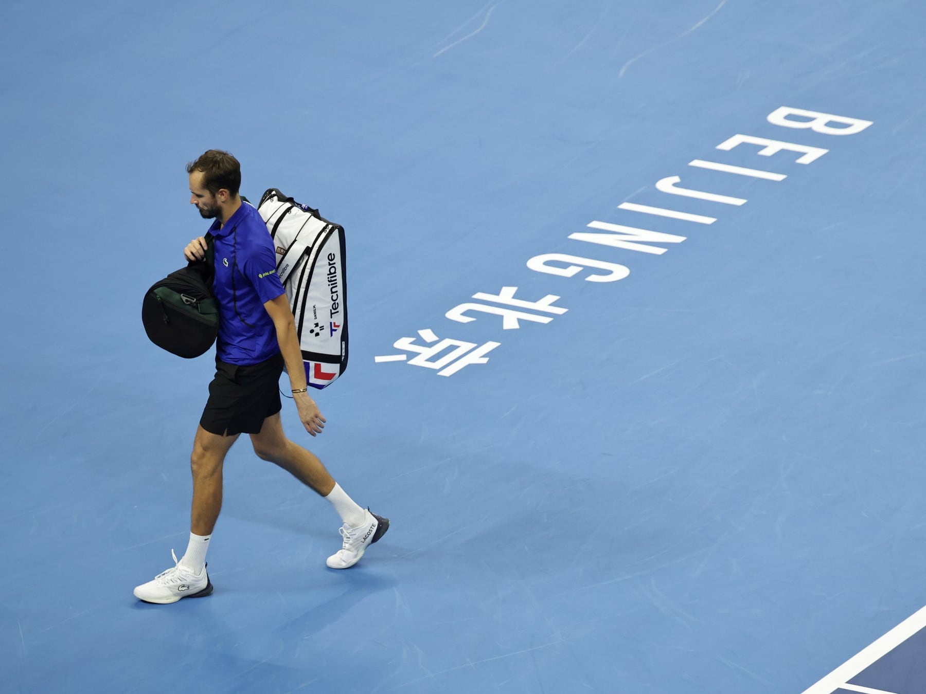 Lo vimos todos: Medvedev se quedó afuera en Pekín por una pelota que pegó donde no debía