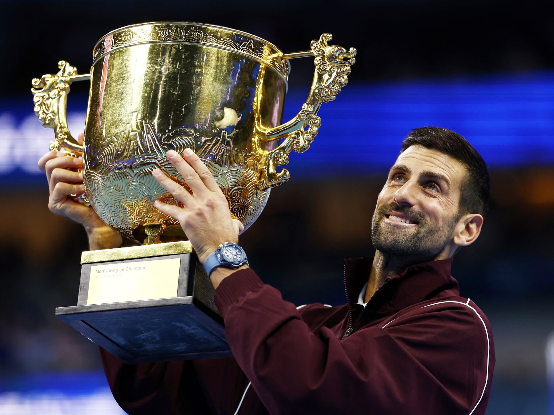 Nole acecha la marca del suizo: Djokovic ganó en Pekín y quedó a un título de igualar a Federer