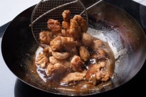 Pollo al limón al estilo oriental: claves para un rebozado crocante y una salsa que se arma en minutos