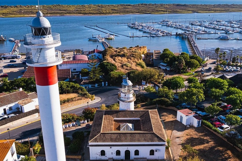 El Rompido, el pueblo pesquero de Huelva donde las dunas se comen el mar