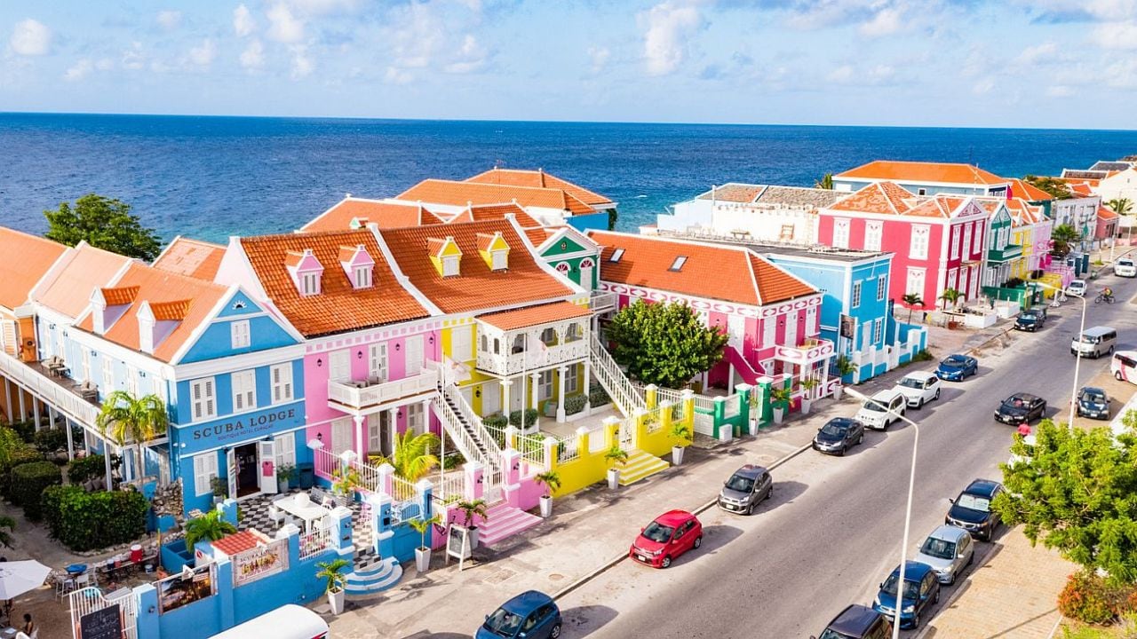 Curazao, una isla del Caribe sur que combina mar, patrimonio y travesías en buggy por la costa oeste