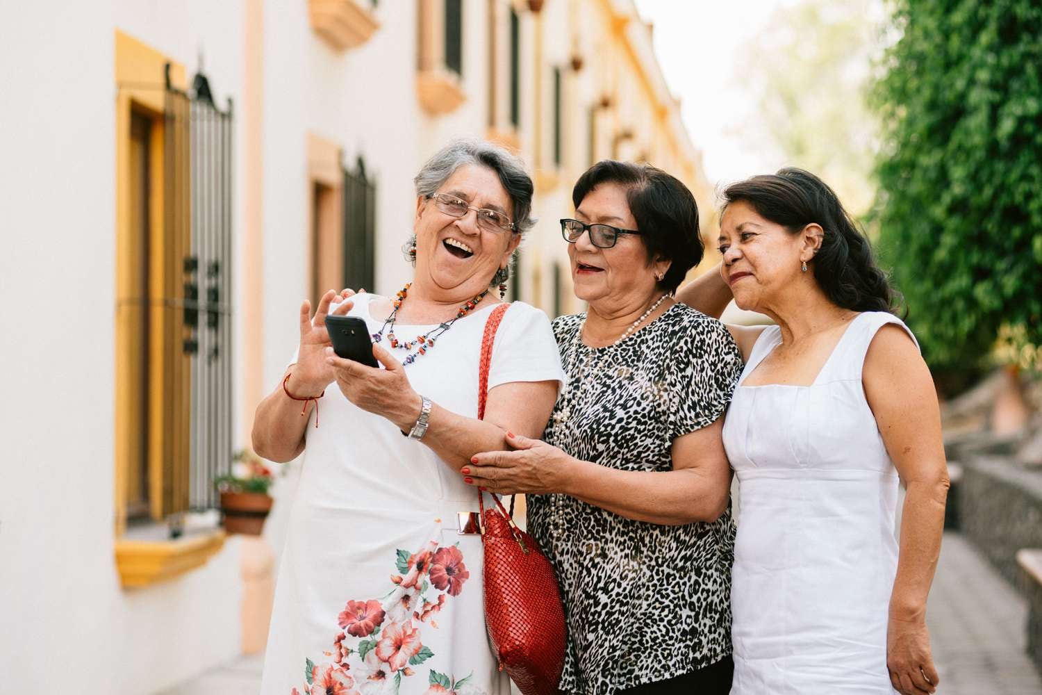 A los 85, con la valija lista: la historia de dos amigas texanas que llevan medio mundo recorrido y no piensan frenar