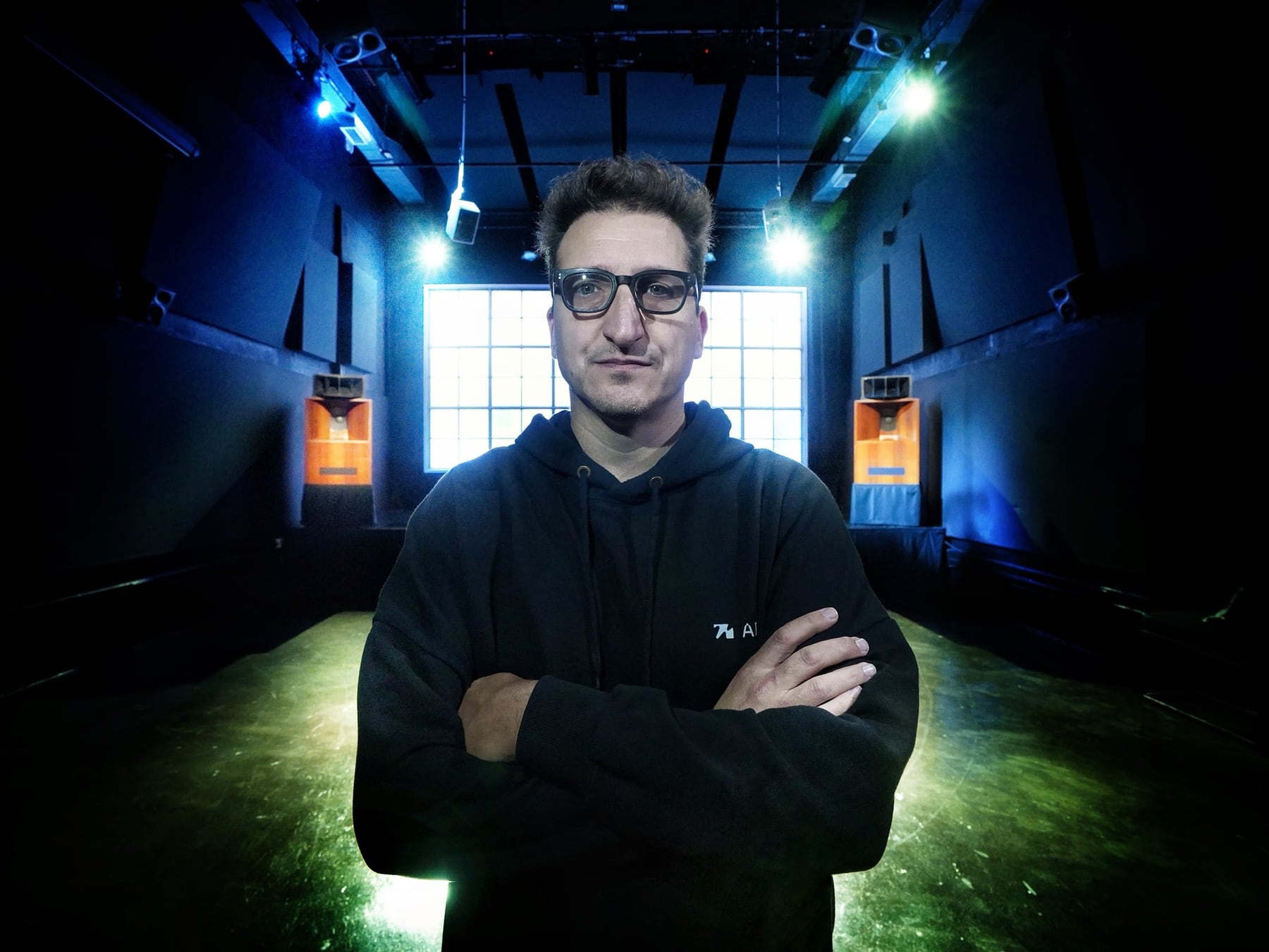 Chacarita, quinientos cuarenta metros de vinilo y parlantes del cincuenta y cuatro: la utopía analógica de Artlab