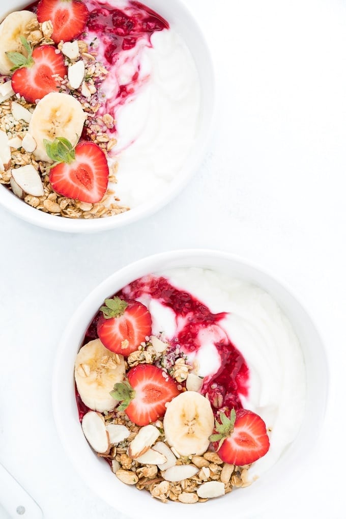 El yogur griego y el hígado graso: por qué un solo alimento no alcanza, pero ayuda sumarlo al menú