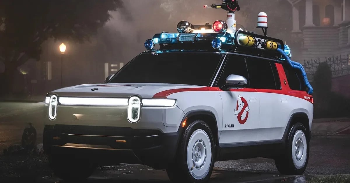 Vuelven los Cazafantasmas y esta vez manejan una camioneta eléctrica: Bill Murray se calza el traje de Venkman para festejar Halloween