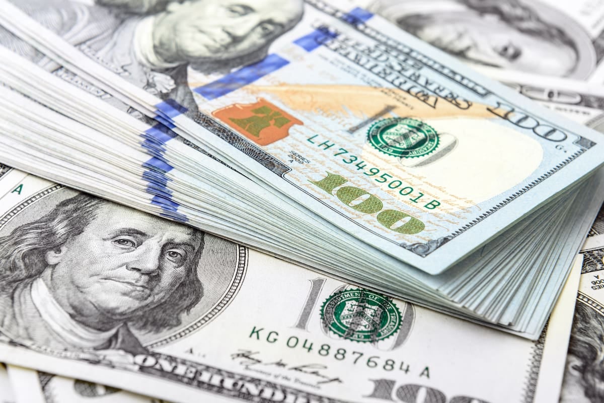 El dólar amanece calmo tras el fin de semana largo y la inflación porteña de septiembre vuelve a golpear en los servicios