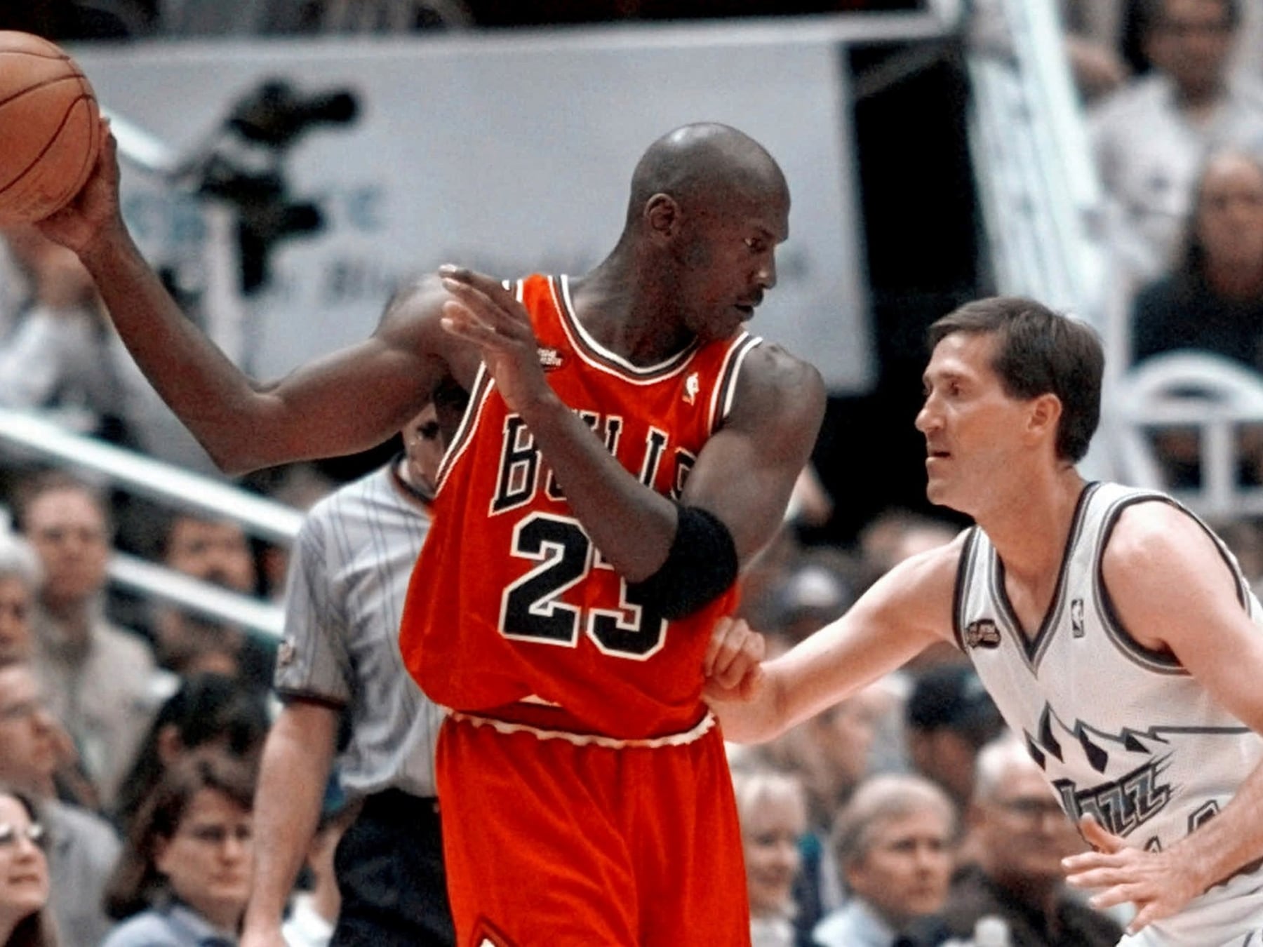 Catorce millones por la roja del 98: la camiseta de Jordan pulveriza otro récord y ya son tres las que valen fortunas