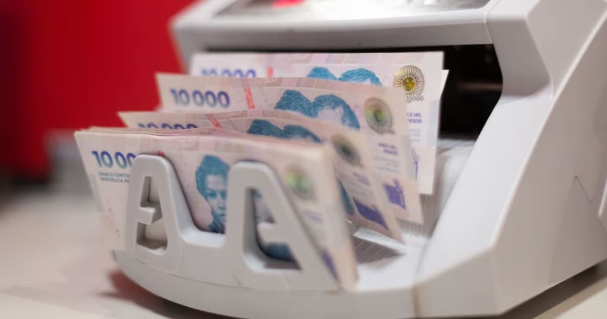 Billetes rotos o manchados: los bancos están obligados a cambiarlos y no pueden exigirte ser cliente