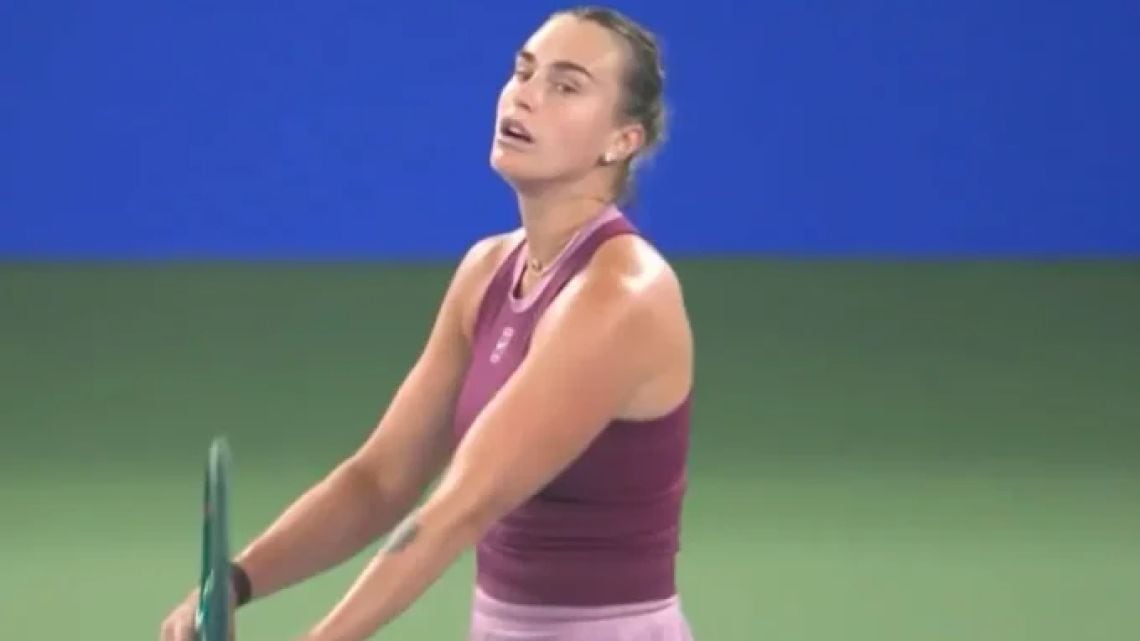 La noche en que Li le rompió el invicto a la reina de Wuhan: Sabalenka quedó afuera en la primera ronda