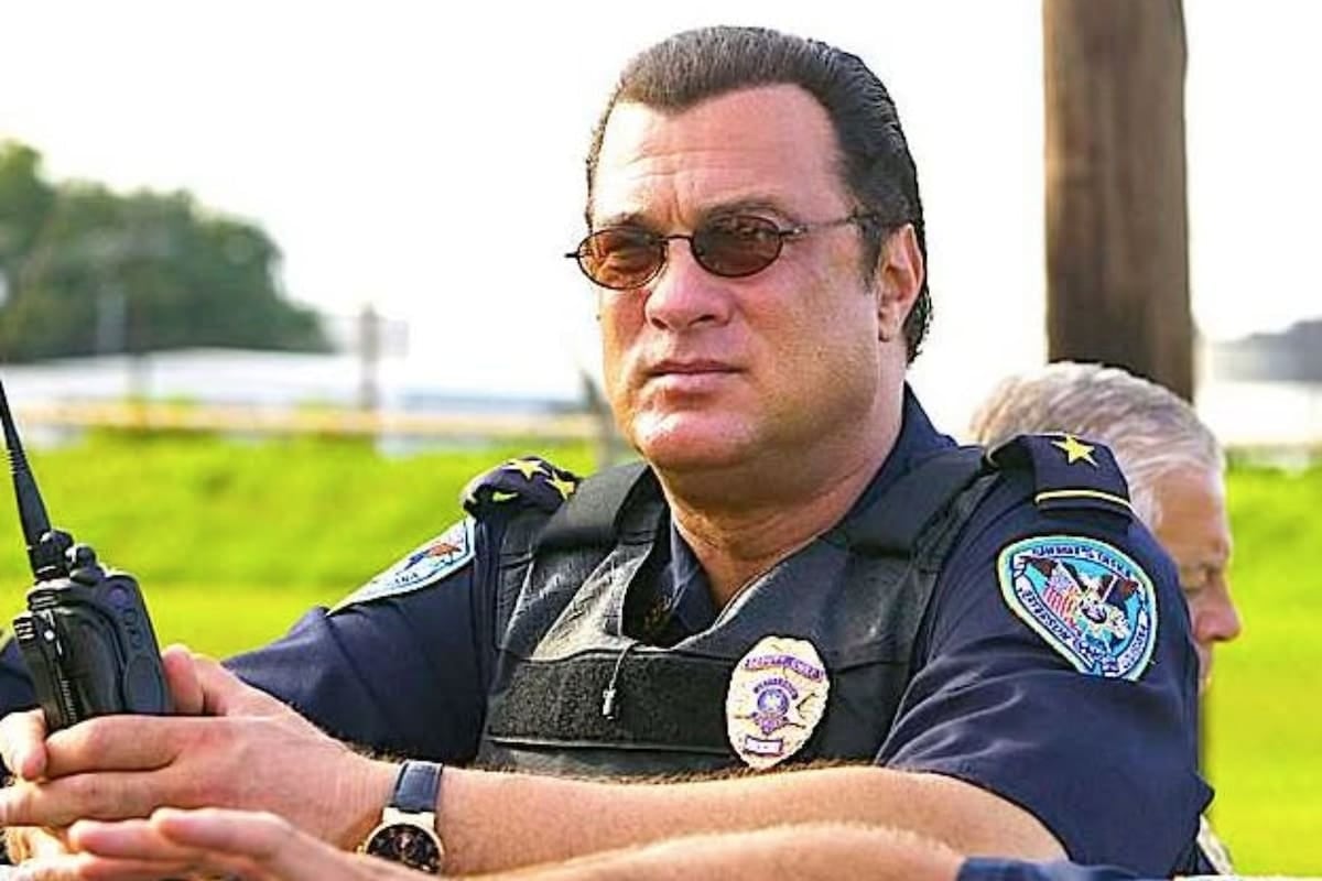 Steven Seagal colgó la cámara y se calzó el boina: así se lo vio en un operativo en la frontera texana