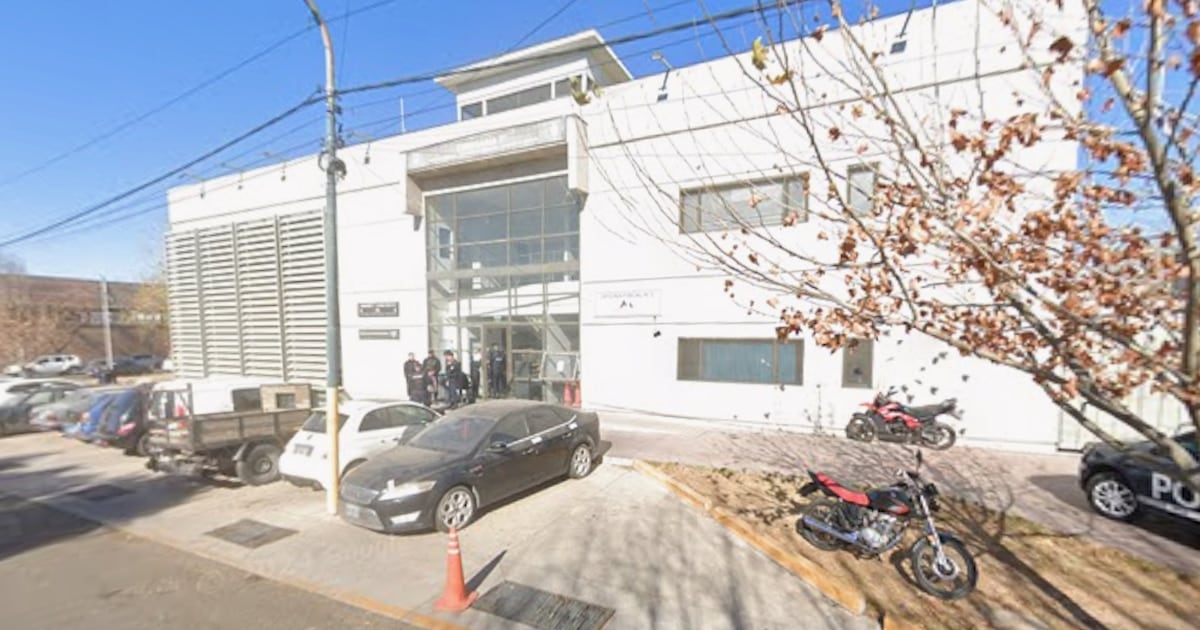 Imputaron a un efectivo de la Policía de Mendoza por abusar de una detenida dentro de una comisaría de Godoy Cruz