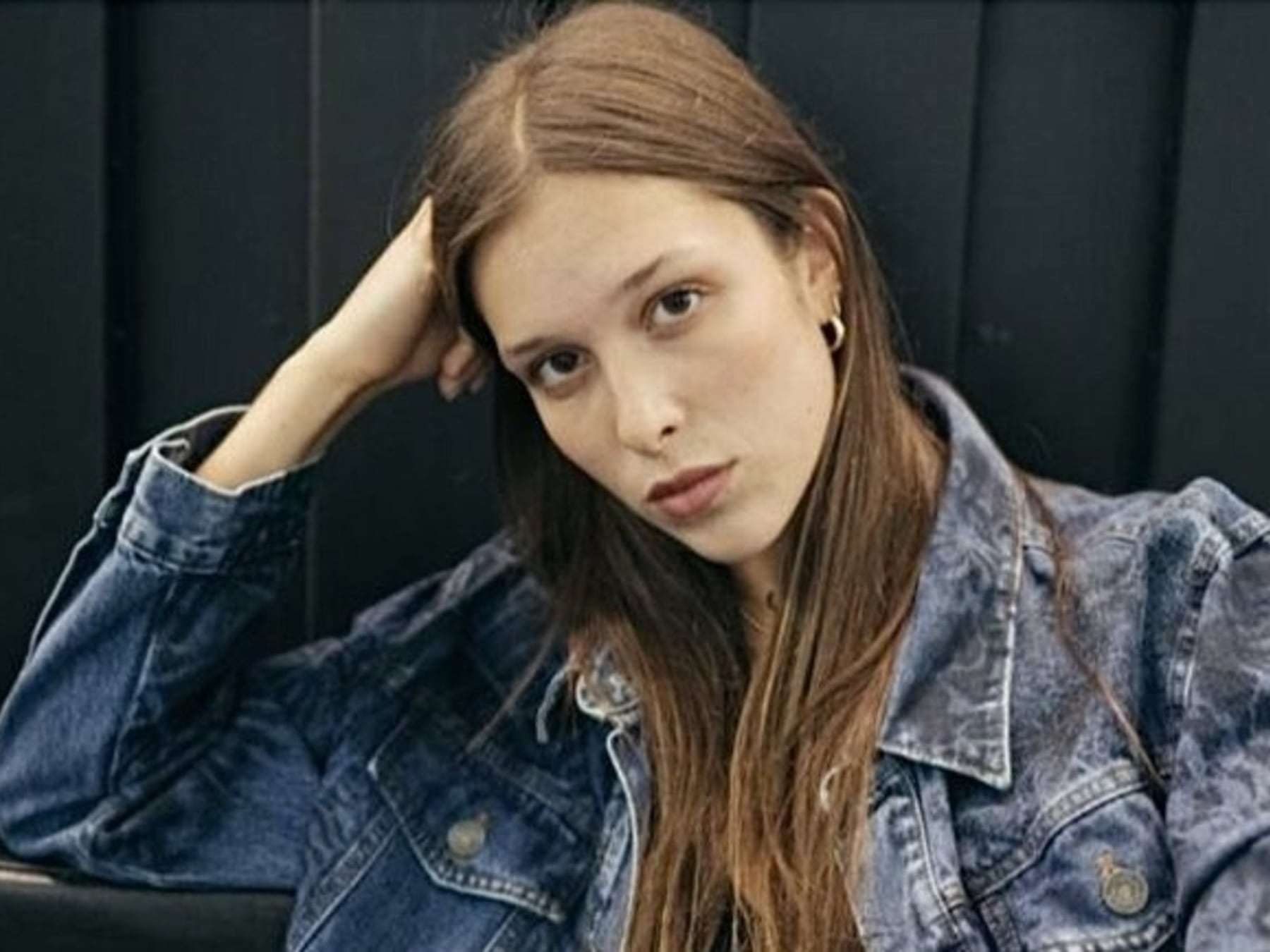 Luján Sáez se anima con LS: la hija del creador de Ona Sáez estrena marca propia en la Bafweek y apuesta a una moda nocturna, callejera y sin complejos