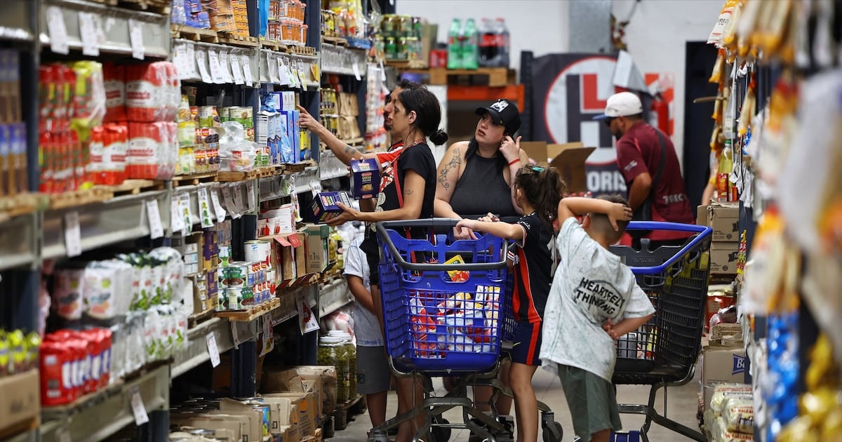 La inercia inflacionaria se ancla en tarifas, prepagas y alquileres y no deja respirar al consumo argentino