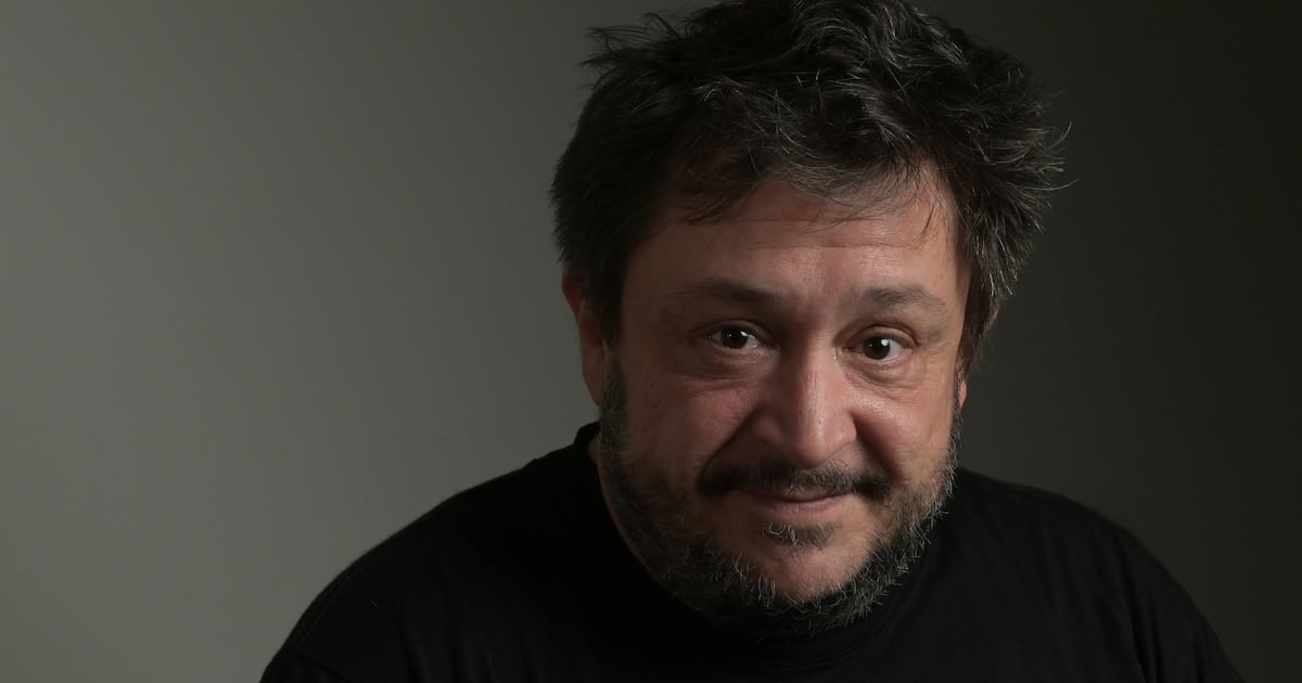 Dieciocho inversores se plantan contra Hernán Casciari: lo acusan de devolverles menos del 3% en siete proyectos audiovisuales