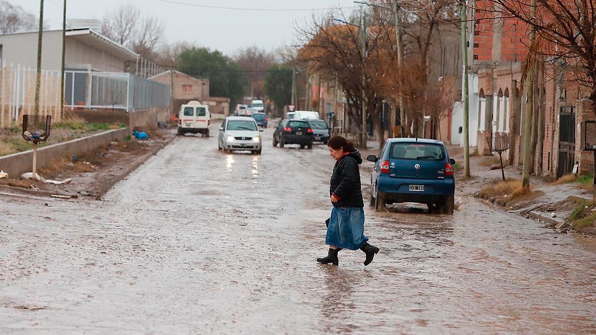 Suelos ahítos y cielos que se cierran en minutos: Neuquén se prueba el traje de emergencia antes de que el agua decida por nosotros