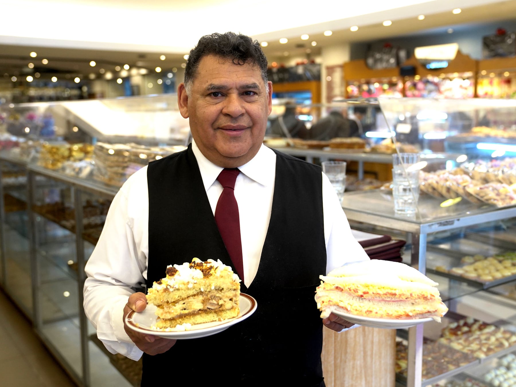 Una confitería de Caballito que lleva siete décadas sirviendo el mismo ritual porteño