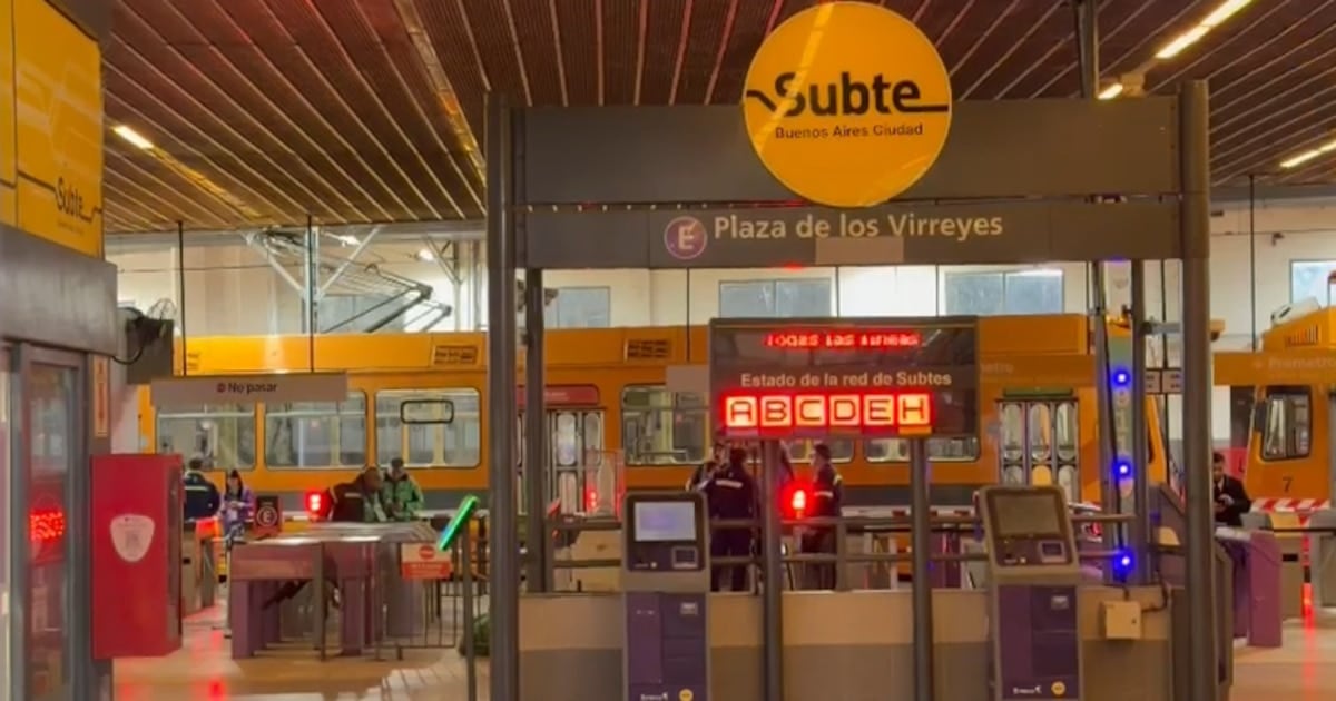 Detienen a dos delegados del subte en medio de una protesta y paralizan todas las líneas