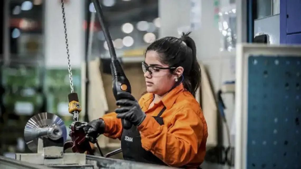 Agosto apenas levantó la actividad económica y dejó al descubierto el debilitamiento del consumo y la industria