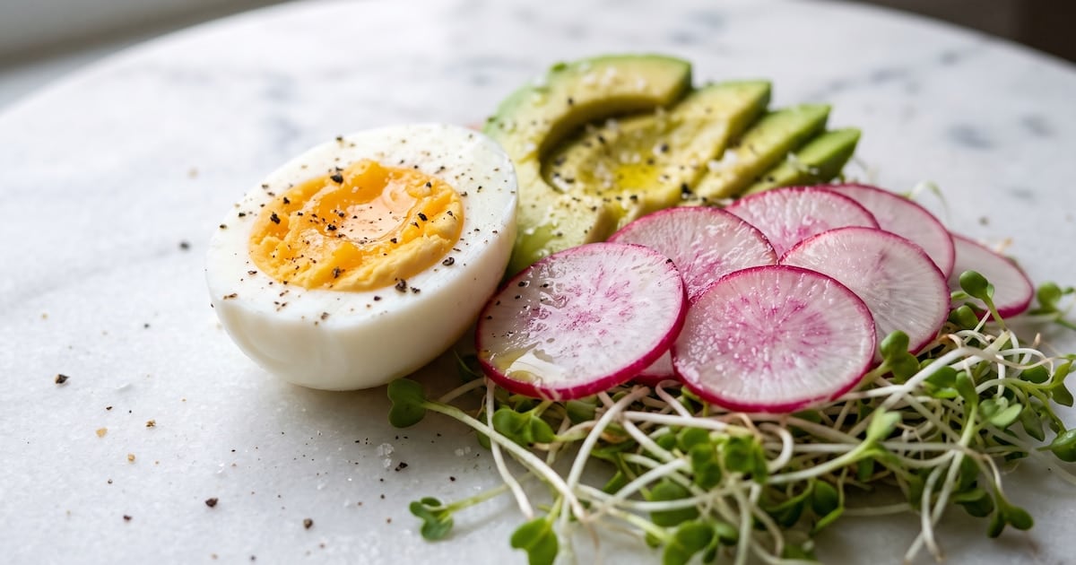 El huevo duro, protagonista de comidas simples y completas